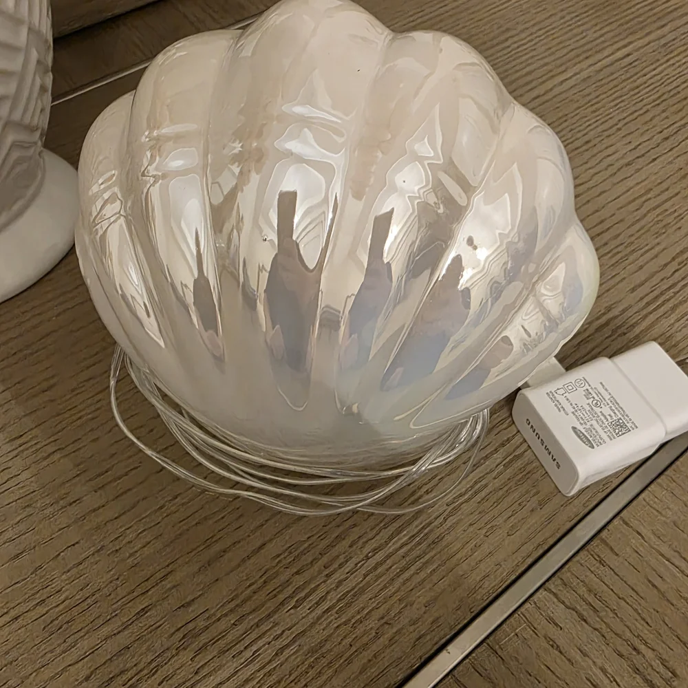 Ceramic Pearl Shell Night Light - Picture 3 of 4